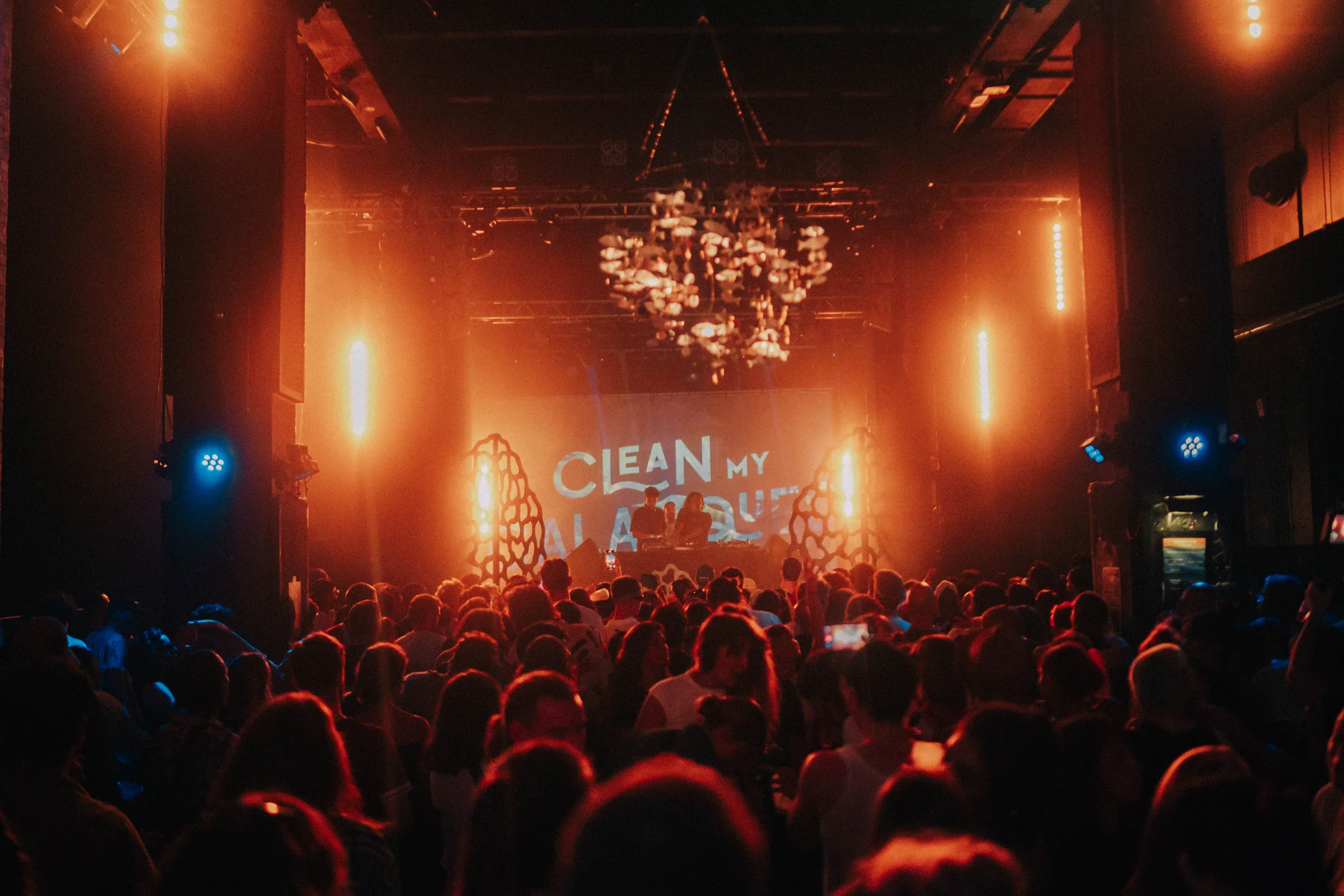 Scène et public de Clean My Calanques